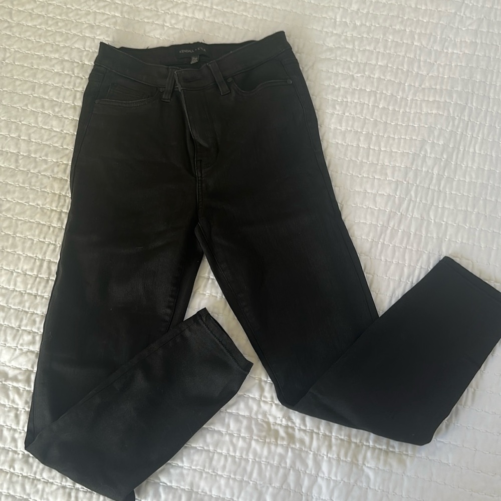 Kendall + Kylie THE KONTOUR HIGH-RISE Black